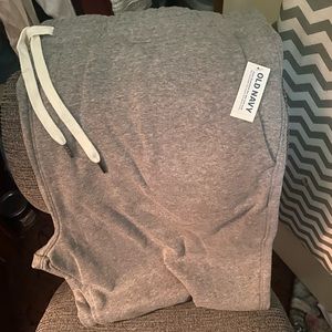 New with tags. Old Navy open leg sweatpants size xxxl color gray.